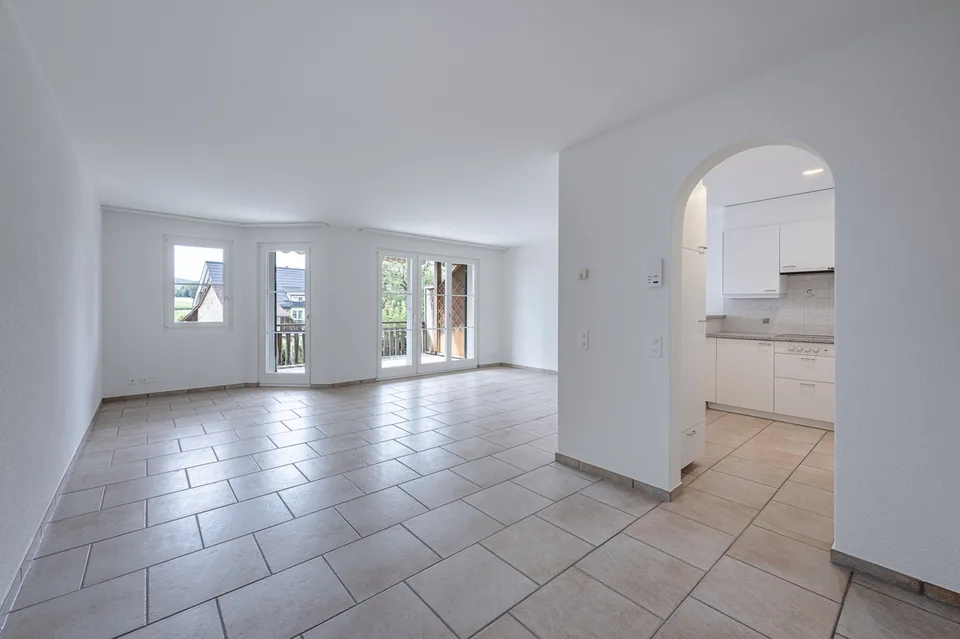 Appartement spacieux avec salle de bricolage et place de parking