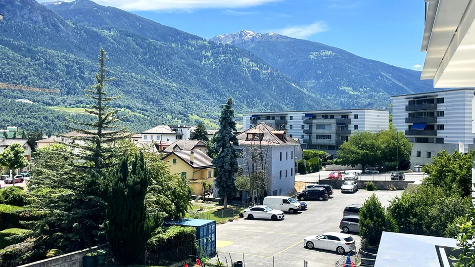 A VENDRE SPACIEUX APPARTEMENT 4.5 PCES A SIERRE