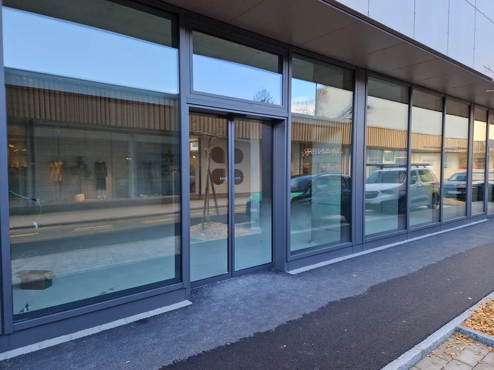 Local commercial idéal à Delémont – 185 m², accessible PMR, disponible immédiatement
