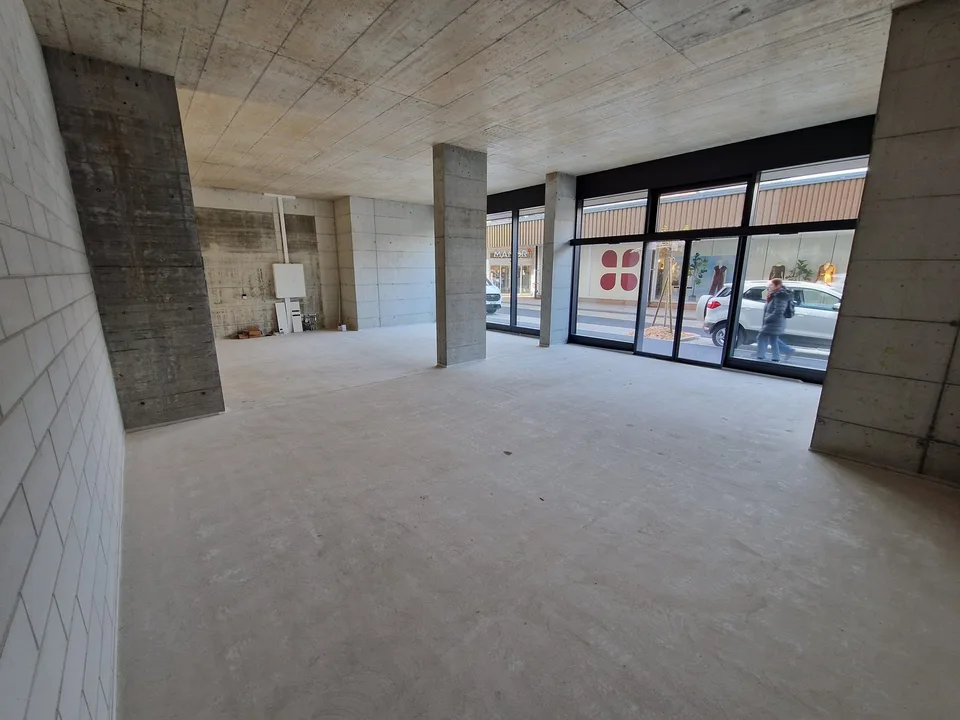 Locale commerciale ideale a Delémont – 185 m², accessibile PMR, disponibile immediatamente