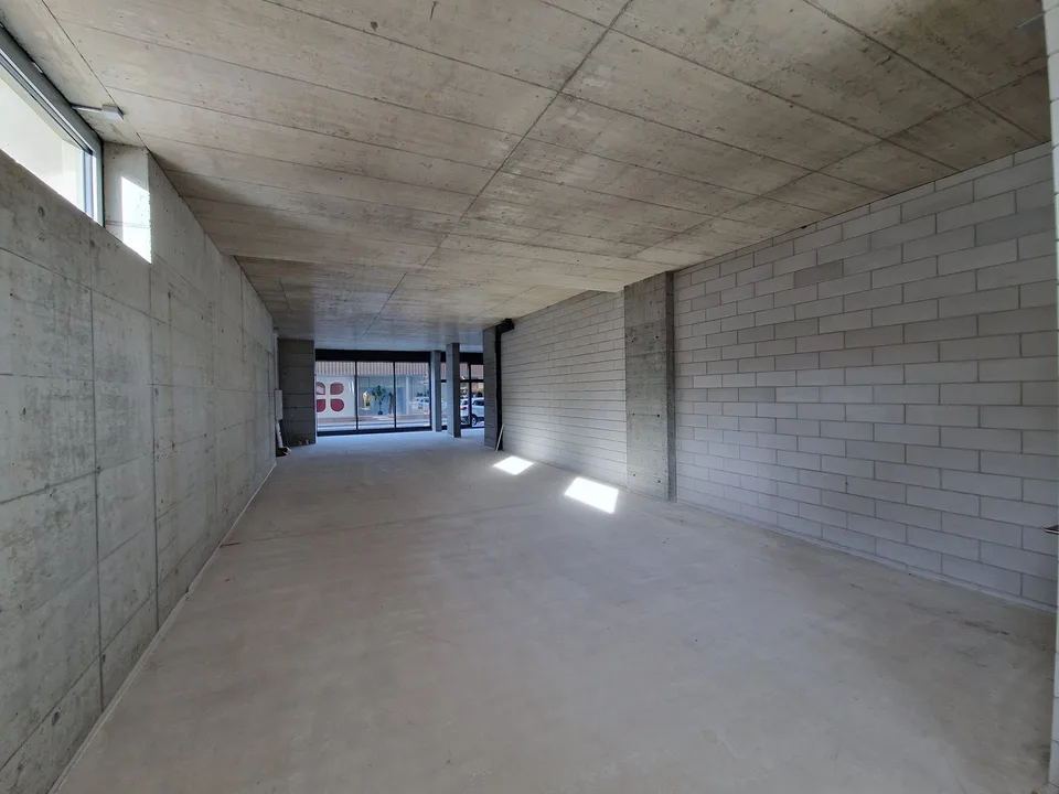Locale commerciale ideale a Delémont – 185 m², accessibile PMR, disponibile immediatamente