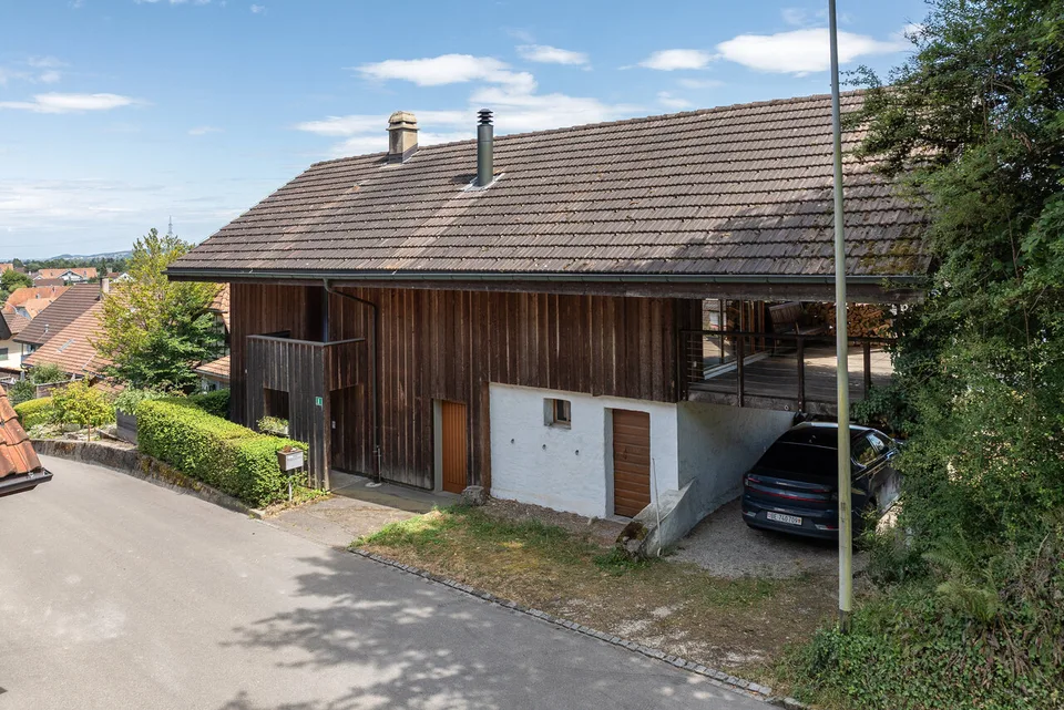 Ein Haus für Romantiker und eine Baulandparzelle mit Potential