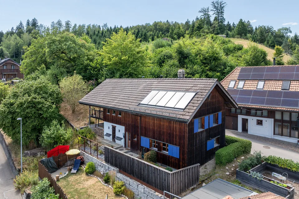 Ein Haus für Romantiker und eine Baulandparzelle mit Potential