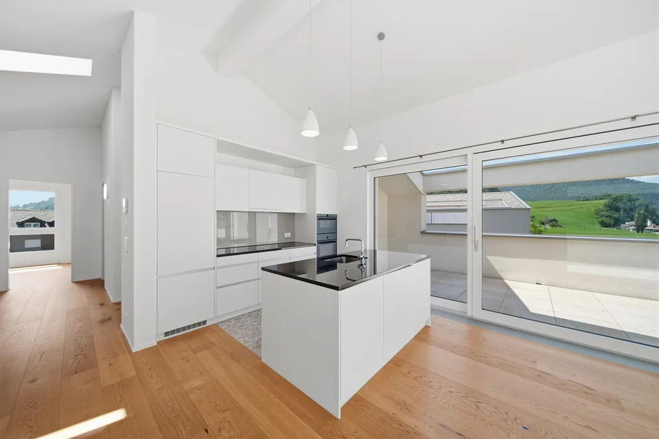 HOCHWERTIGE 3.5 ZIMMER DACHWOHNUNG MIT FERNSICHT
