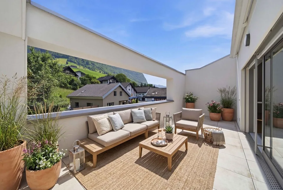 HOCHWERTIGE 3.5 ZIMMER DACHWOHNUNG MIT FERNSICHT