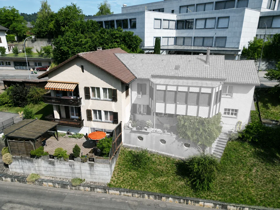 Affascinante casa unifamiliare di 5,5 locali in una posizione soleggiata e di prima scelta a Sumiswald