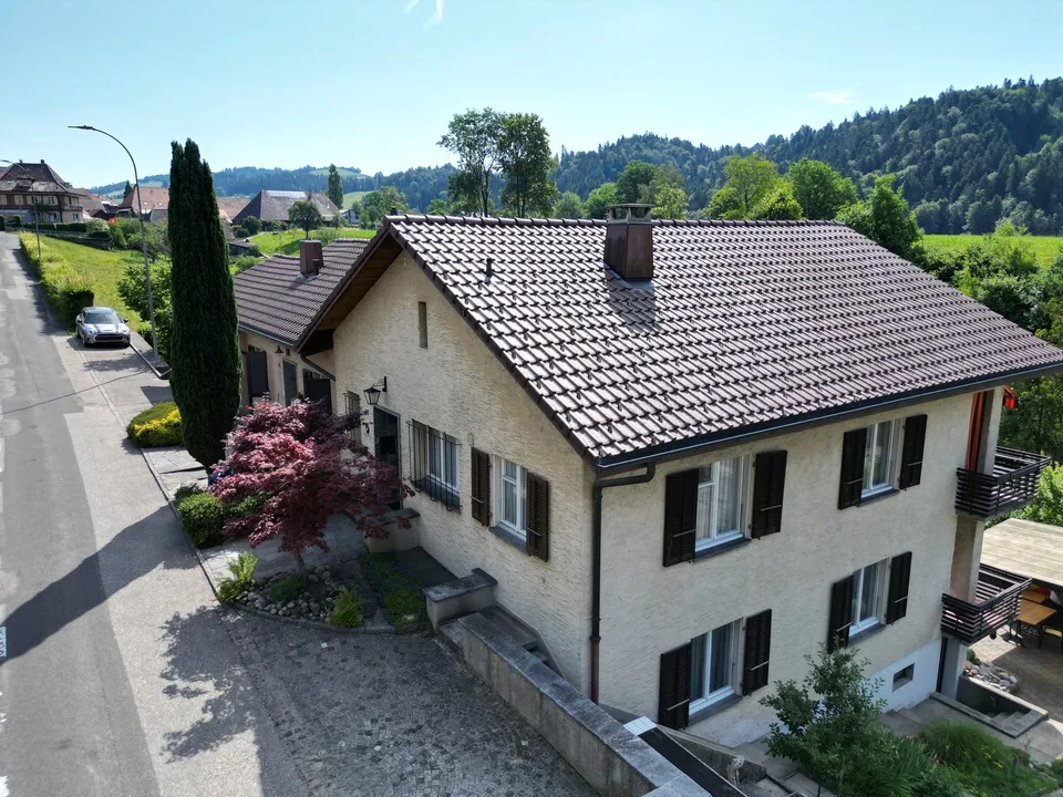 Affascinante casa unifamiliare di 5,5 locali in una posizione soleggiata e di prima scelta a Sumiswald