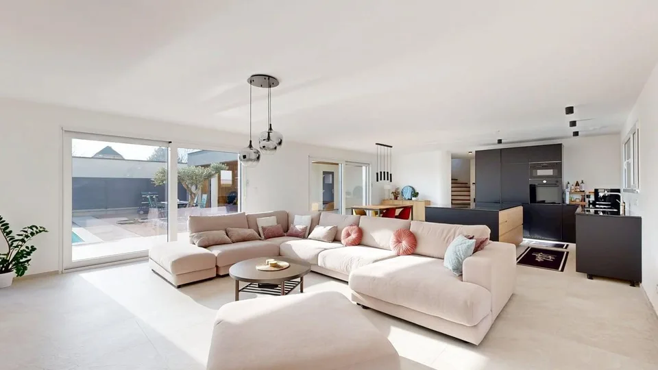 Moderne 6-Zimmer-Villa mit Pool in Folgensbourg