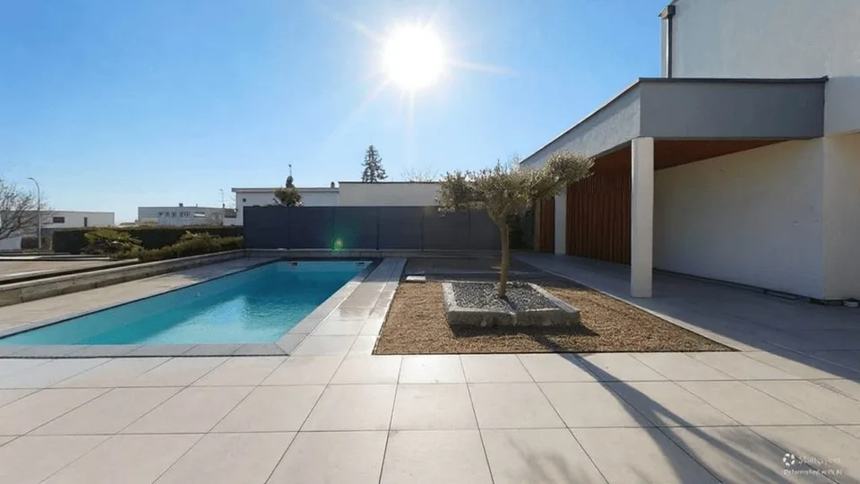 Moderne 6-Zimmer-Villa mit Pool in Folgensbourg