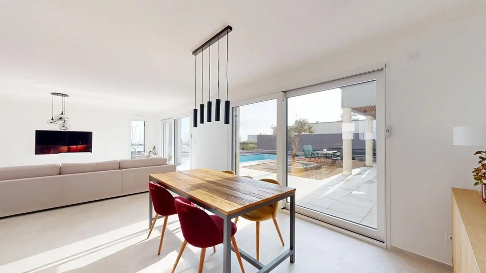 Moderne 6-Zimmer-Villa mit Pool in Folgensbourg – Foto 7 von 18