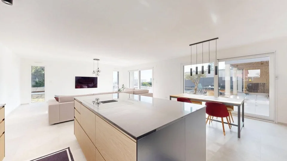 Moderne 6-Zimmer-Villa mit Pool in Folgensbourg