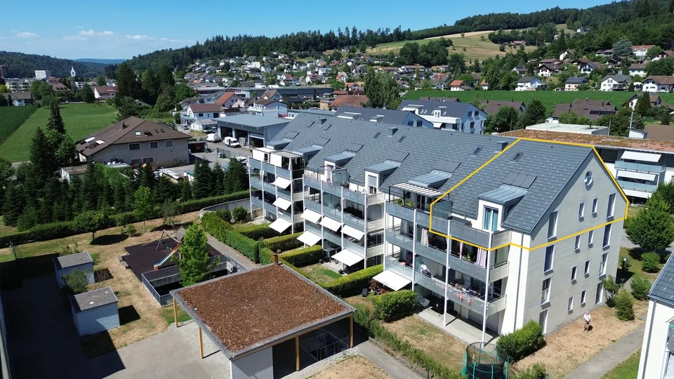 4.5-Zimmer-Maisonette-Wohnung mit viel Charme und grossem Balkon.