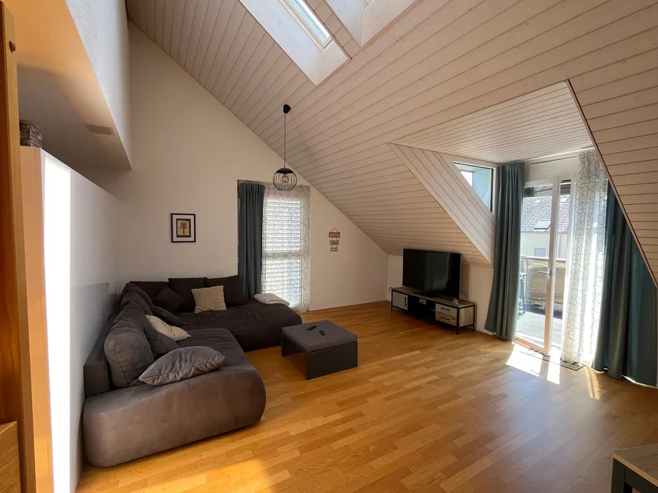 Appartamento-mansarda di 4,5 locali con molto charme e un ampio balcone.
