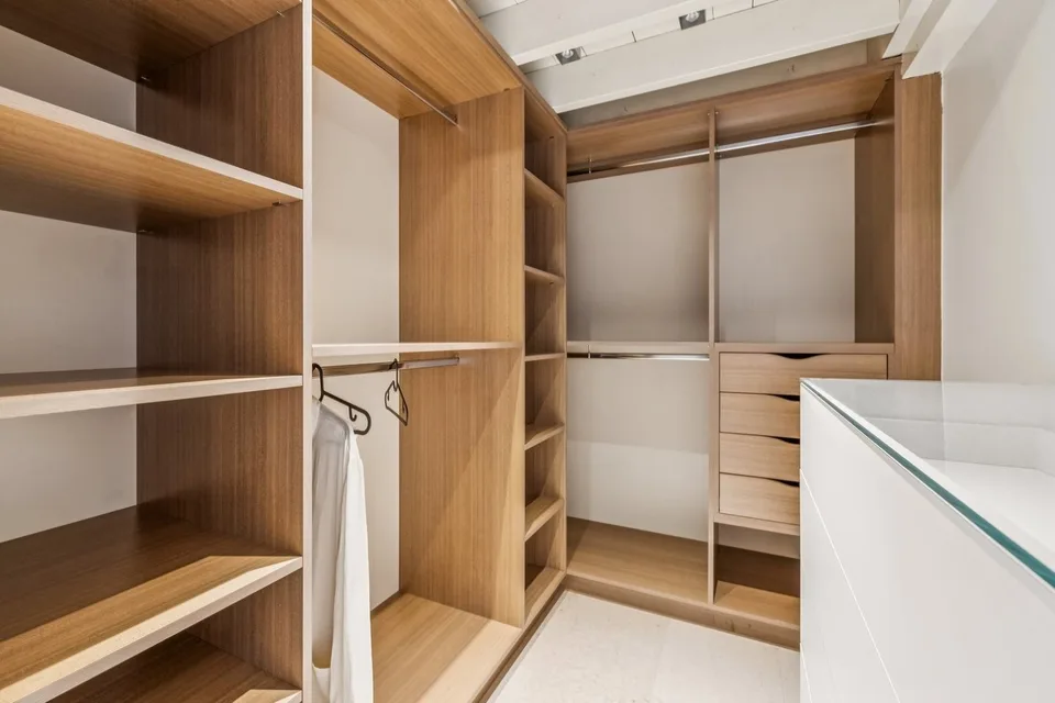 SUPERBES DUPLEX MIT AUSSICHT AUF DEN SEE – Foto 8 von 13