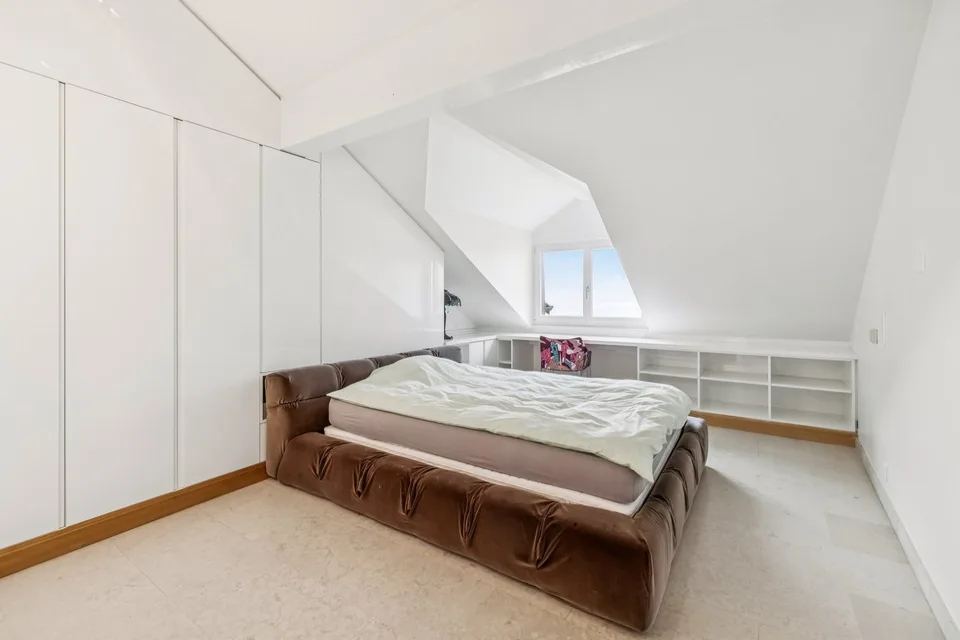SUPERBES DUPLEX MIT AUSSICHT AUF DEN SEE – Foto 6 von 13