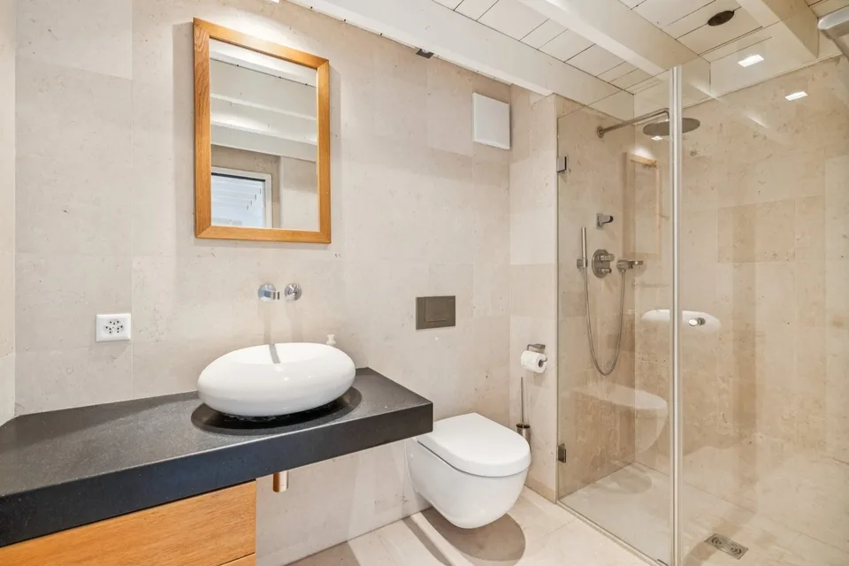 SUPERBES DUPLEX MIT AUSSICHT AUF DEN SEE – Foto 10 von 13
