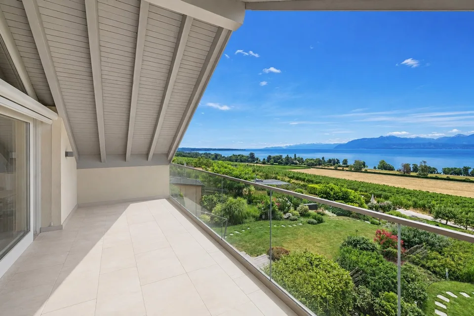 SUPERBES DUPLEX MIT AUSSICHT AUF DEN SEE