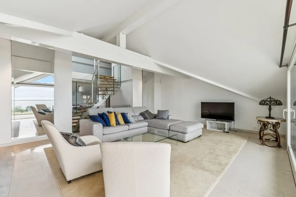 SUPERBES DUPLEX MIT AUSSICHT AUF DEN SEE
