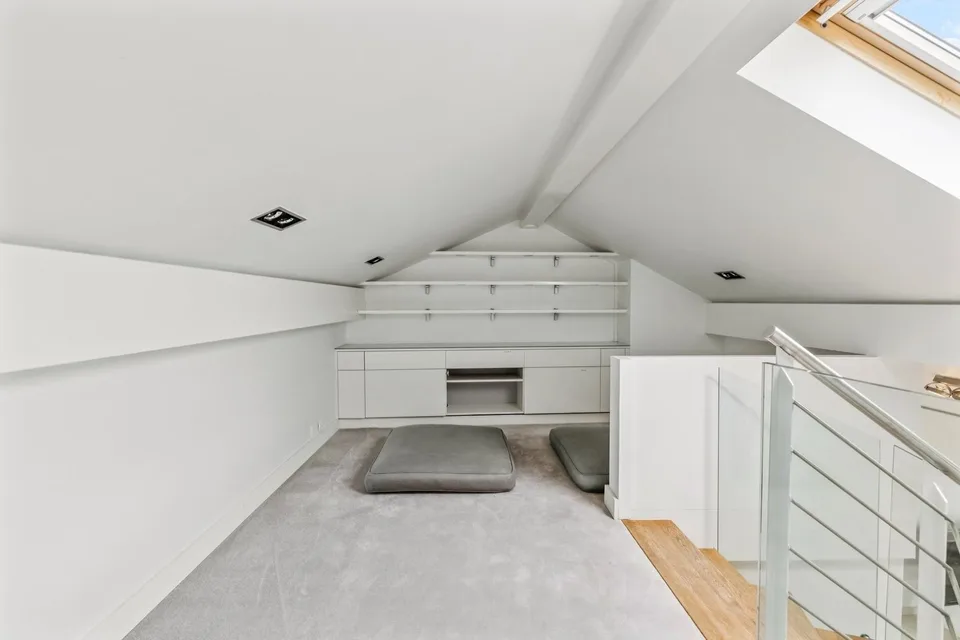 SUPERBES DUPLEX MIT AUSSICHT AUF DEN SEE – Foto 11 von 13