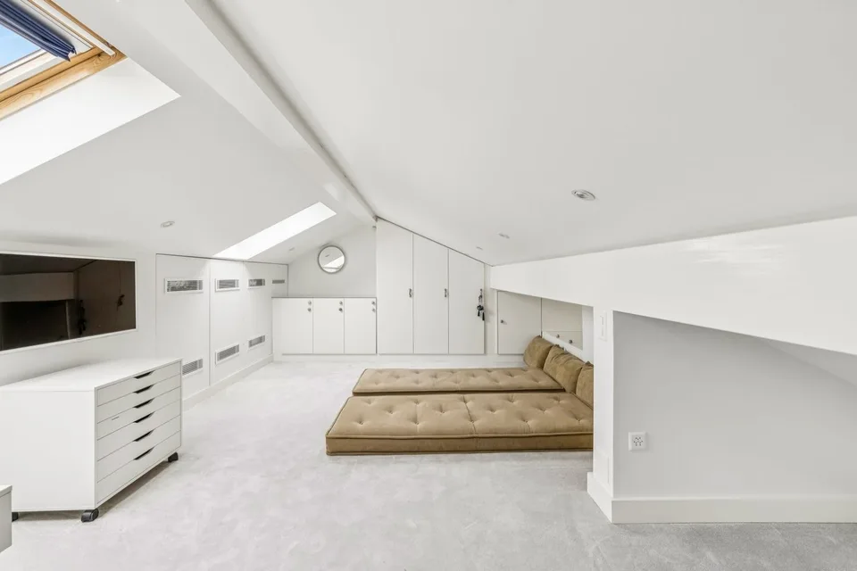 SUPERBES DUPLEX MIT AUSSICHT AUF DEN SEE – Foto 9 von 13