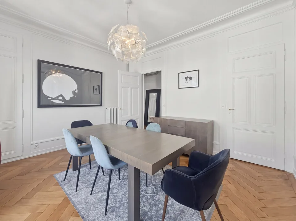 Affascinante appartamento di 5 locali (2 camere da letto) nel cuore di Ginevra – Boulevard Helvétique