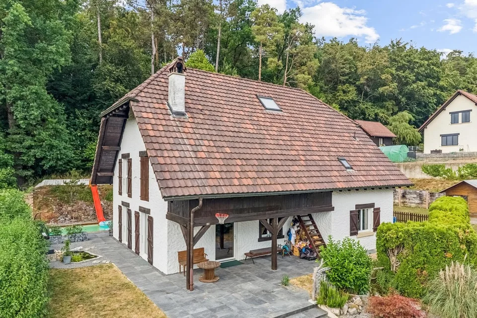 Prunkstück in Waldrandnähe - Fontenais