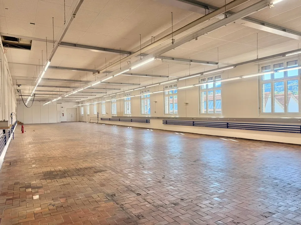 710 m² Commerciale / Produzione con area di stoccaggio in una posizione eccellente