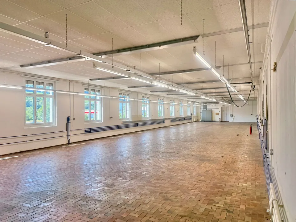 710 m² Commerciale / Produzione con area di stoccaggio in una posizione eccellente