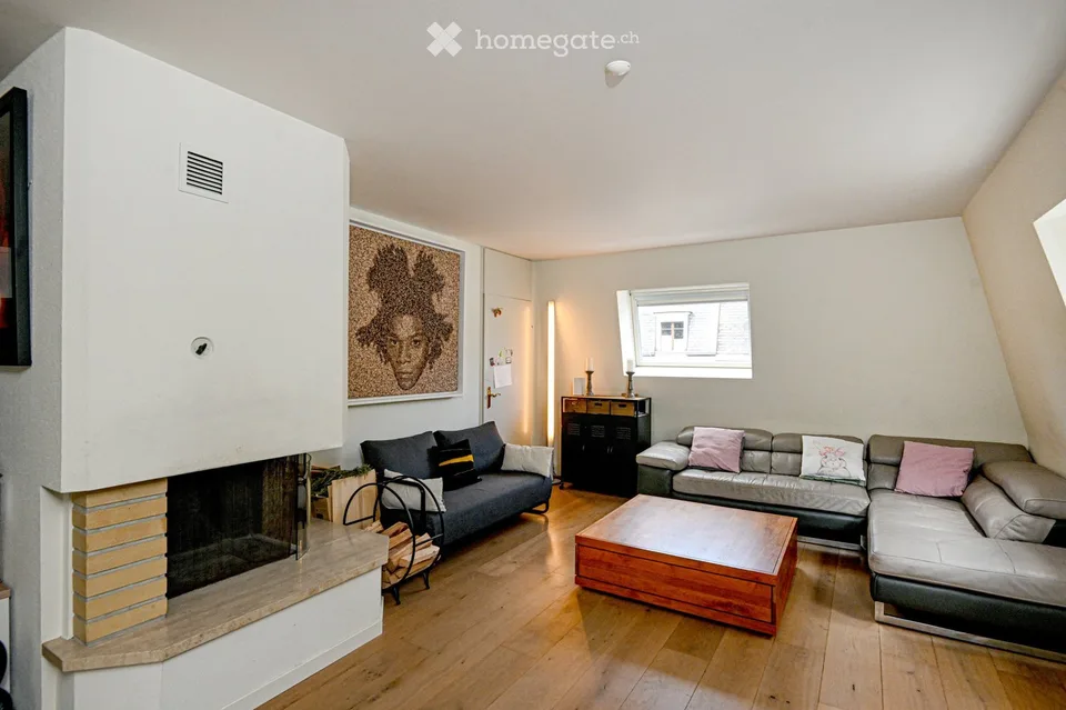 Attraktive 6-Zimmer-Dachwohnung-Maisonettewohnung mit Balkon im Gellert