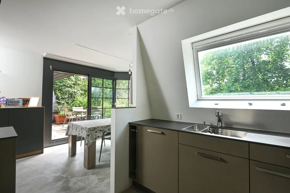 Attraktive 6-Zimmer-Dachwohnung-Maisonettewohnung mit Balkon im Gellert