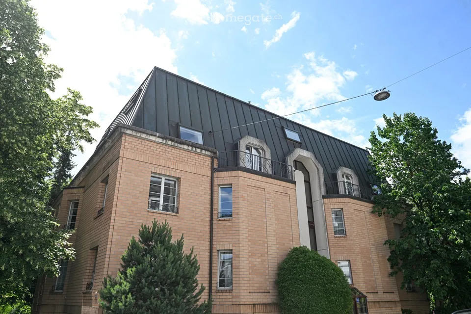 Attraktive 6-Zimmer-Dachwohnung-Maisonettewohnung mit Balkon im Gellert