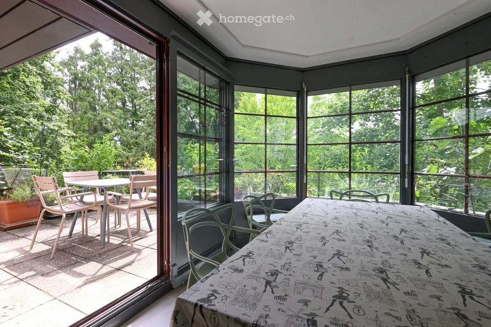 Attraktive 6-Zimmer-Dachwohnung-Maisonettewohnung mit Balkon im Gellert