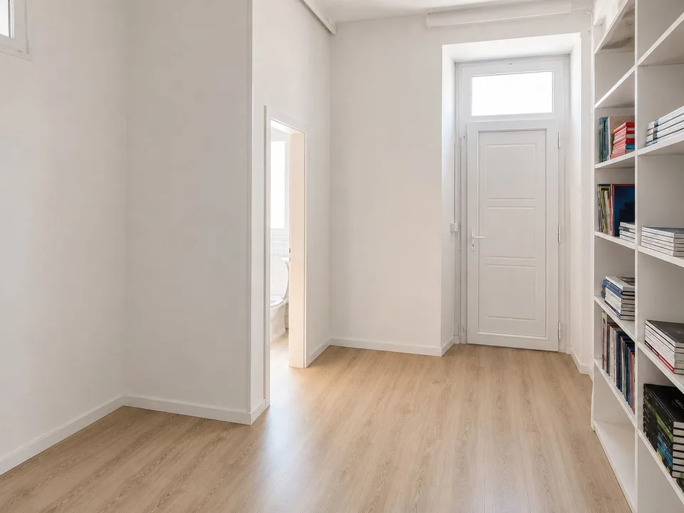 Local commercial à louer avec vitrines, idéal comme magasin, bureau ou showroom