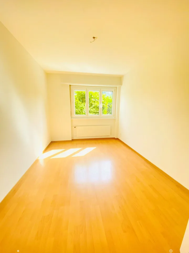 Attraktive 4½-Zimmerwohnung mit Balkon an ruhiger Lage