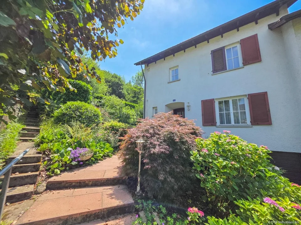 Privates Wohnparadies mit Pool an begehrter Lage