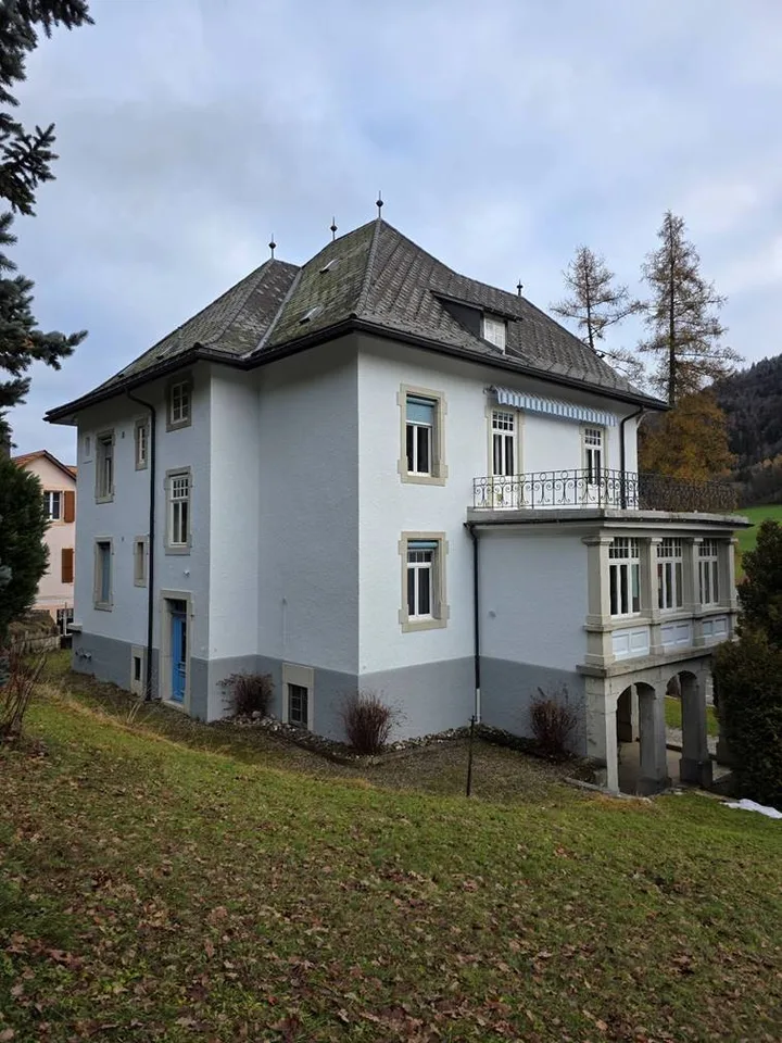 Herrschaftshaus im Herzen des Berner Juras