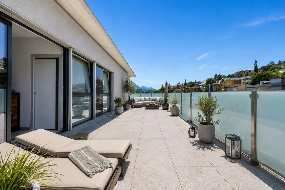 Penthouse mit großzügiger Terrasse, nur wenige Schritte vom Zentrum von Lugano entfernt.