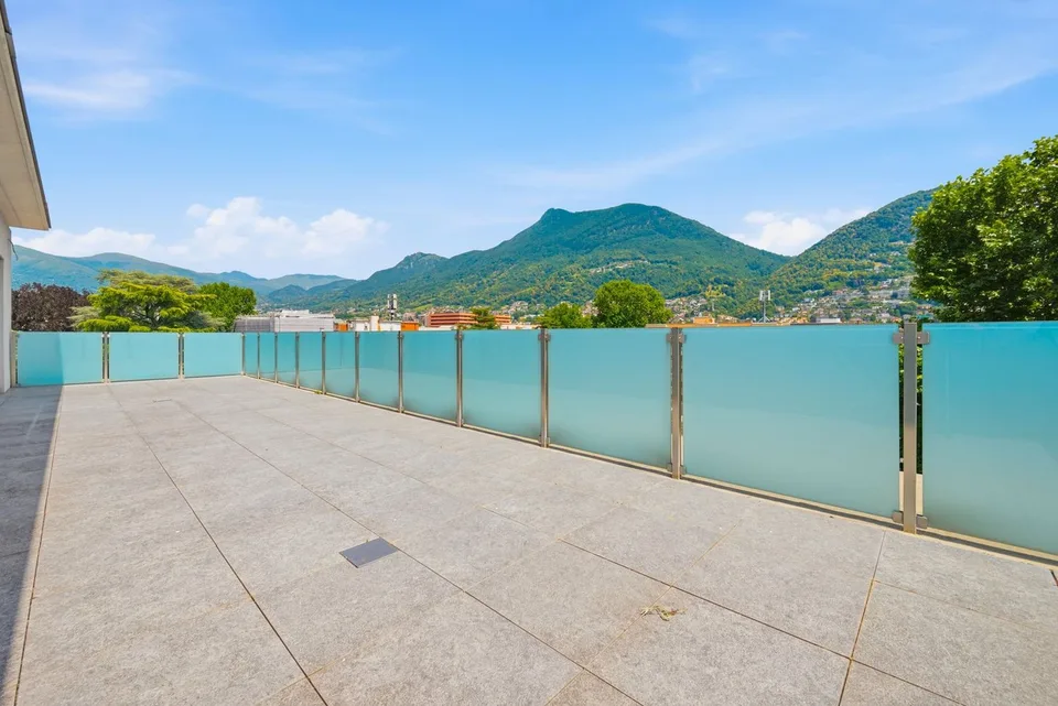 Penthouse mit großzügiger Terrasse, nur wenige Schritte vom Zentrum von Lugano entfernt. – Foto 11 von 13
