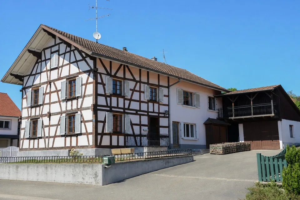 Traditionelles Fachwerkhaus mit 8 Zimmern in Illtal – Elsässischer Charme auf großem Grundstück