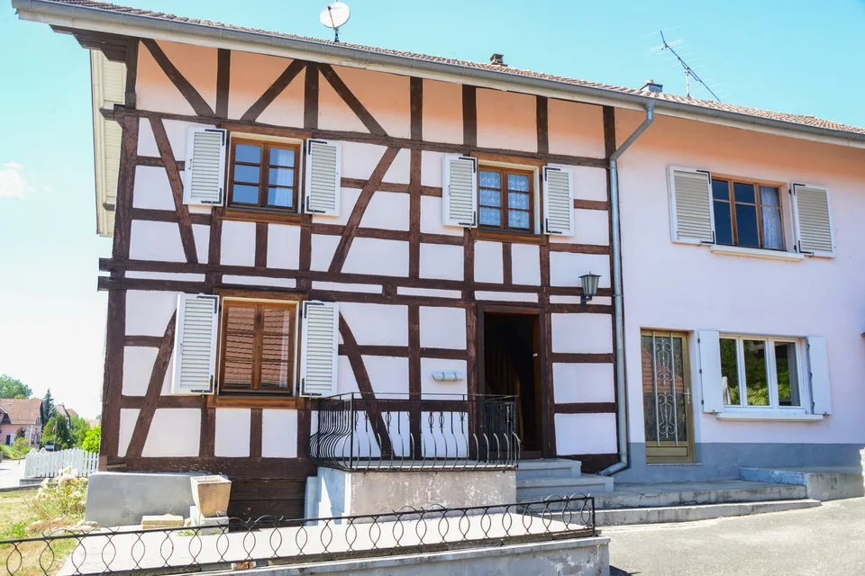 Casa a travi tradizionale con 8 stanze a Illtal – Charme alsaziano su un grande terreno
