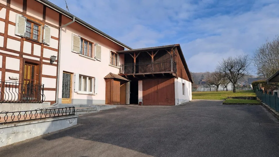 Casa a travi tradizionale con 8 stanze a Illtal – Charme alsaziano su un grande terreno