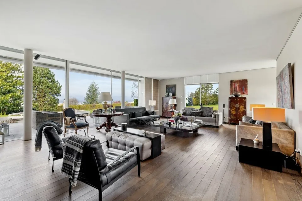 Villa contemporaine avec vue lac