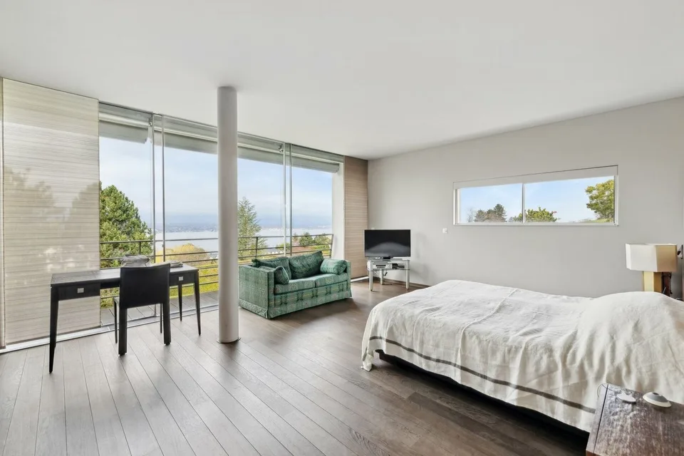 Moderne Villa mit Seeblick – Foto 8 von 10