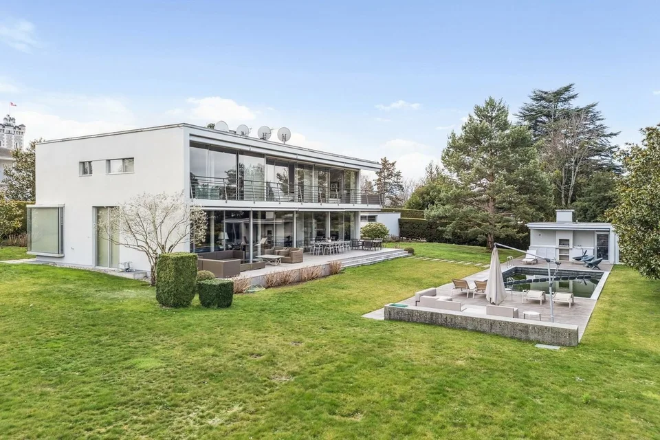 Villa contemporaine avec vue lac