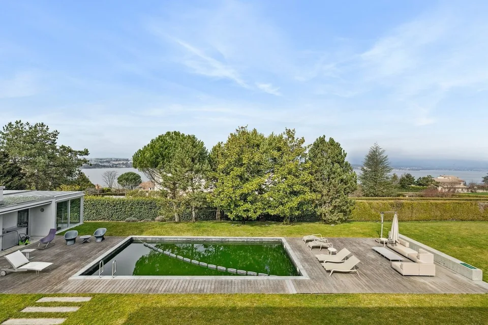 Villa contemporaine avec vue lac