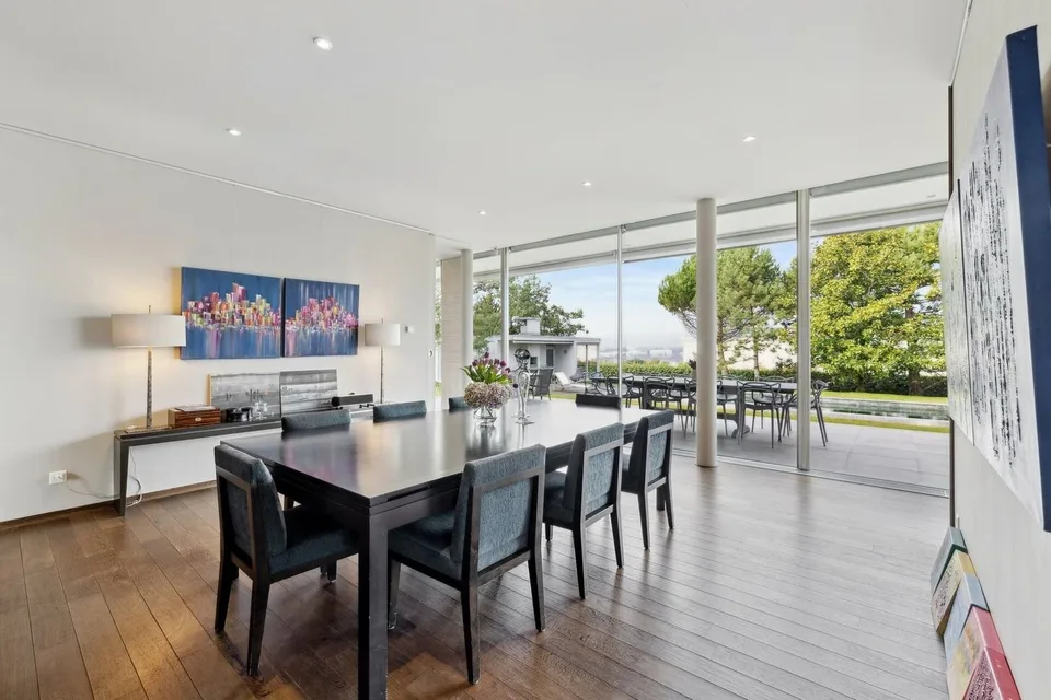 Villa contemporaine avec vue lac