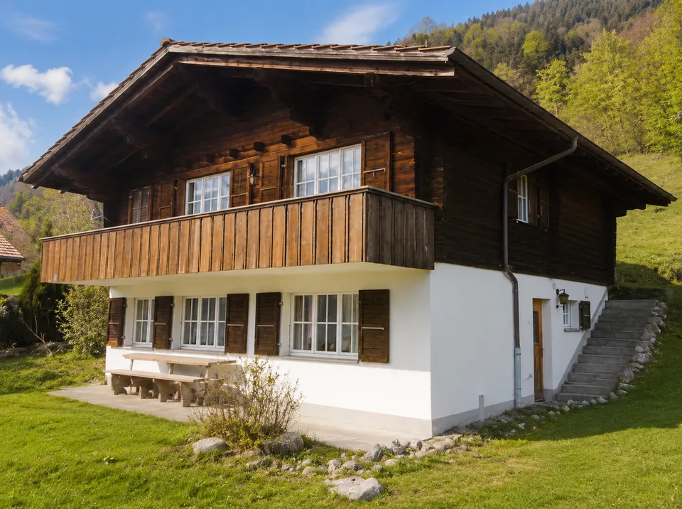 Kleines Einfamilienhaus in ruhiger Lage mit Seesicht in Niederried bei Interlaken