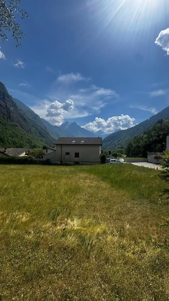 Terreno edificabile in posizione soleggiata - Valle di Blenio (Corzoneso / Acquarossa)