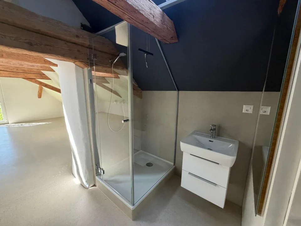 Studio avec "caractère loft"