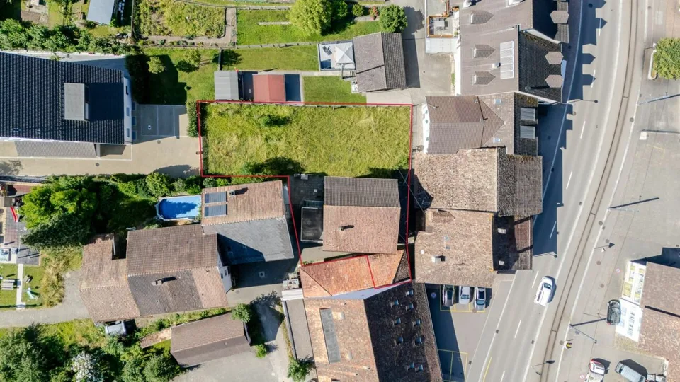 Maison historique de 11 pièces avec deux garages et un grand potentiel de rénovation – photo 11 sur 12